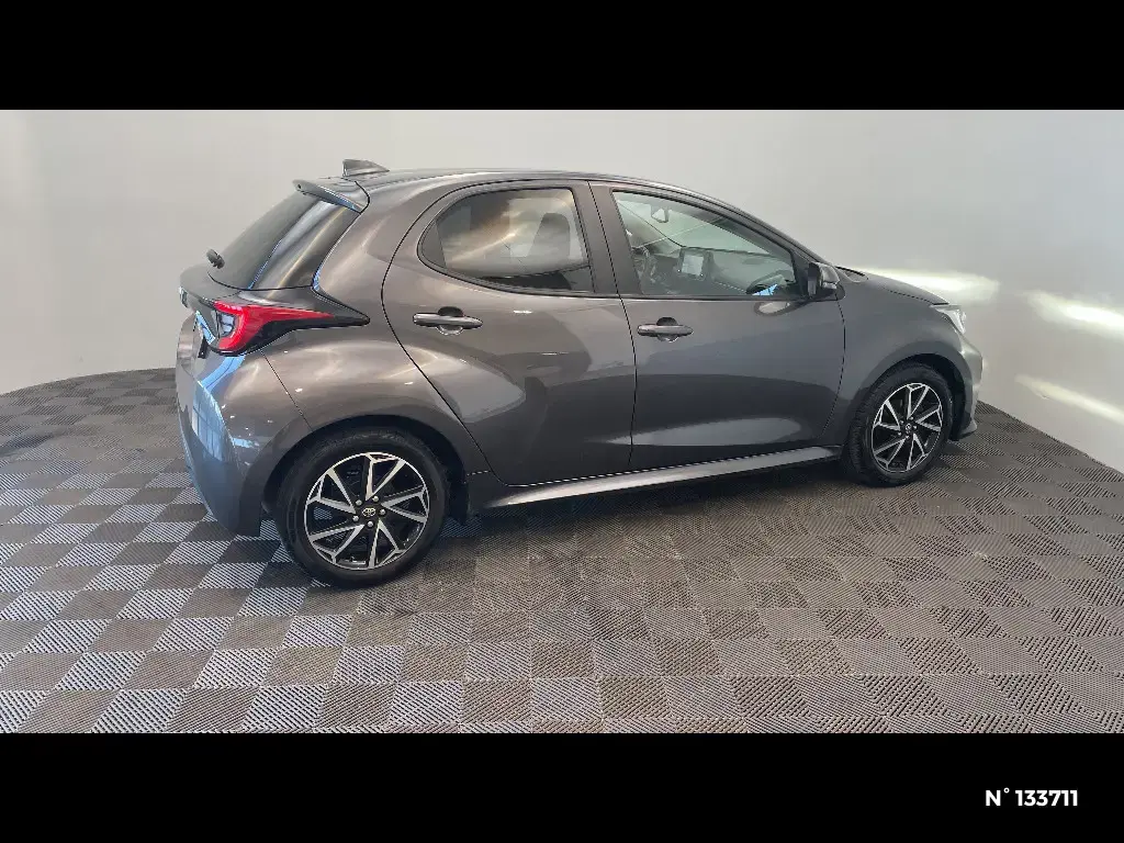 TOYOTA YARIS IV - Miniature 3