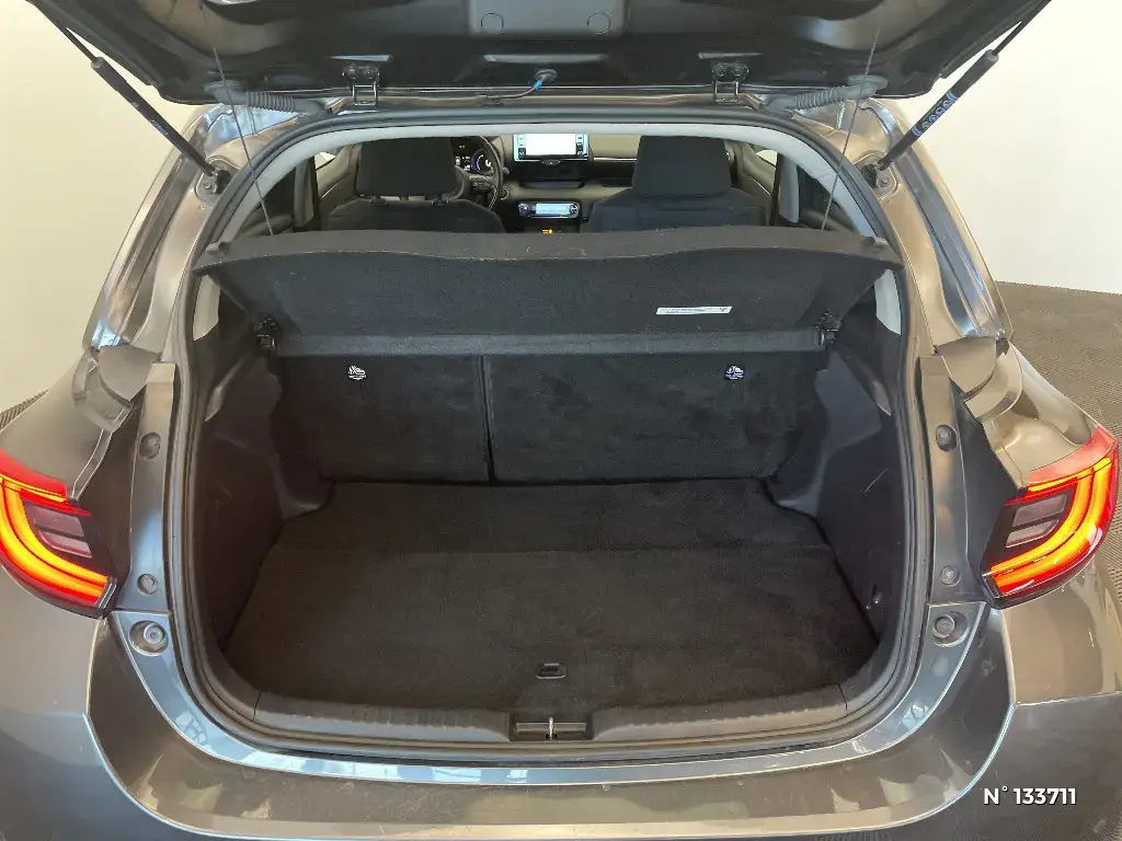 TOYOTA YARIS IV - Miniature 10
