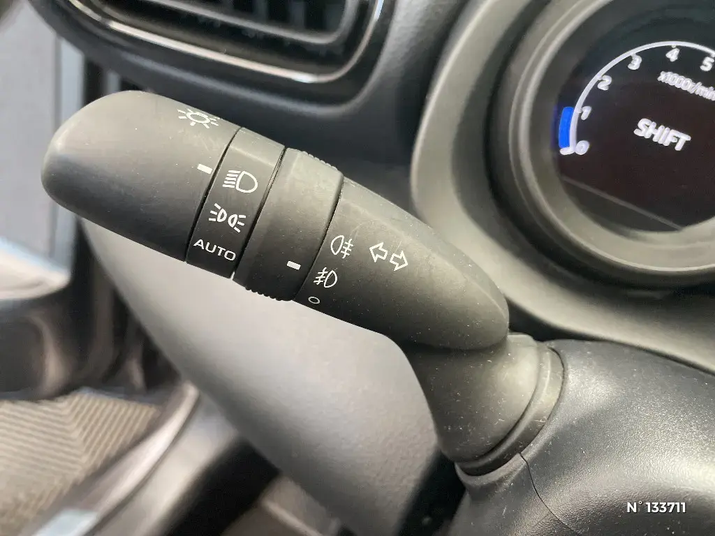 TOYOTA YARIS IV - Miniature 21