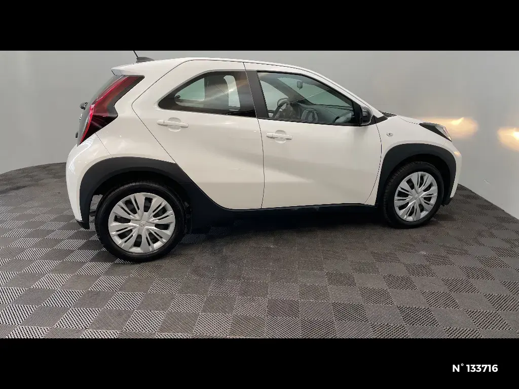 TOYOTA AYGO X - Miniature 3
