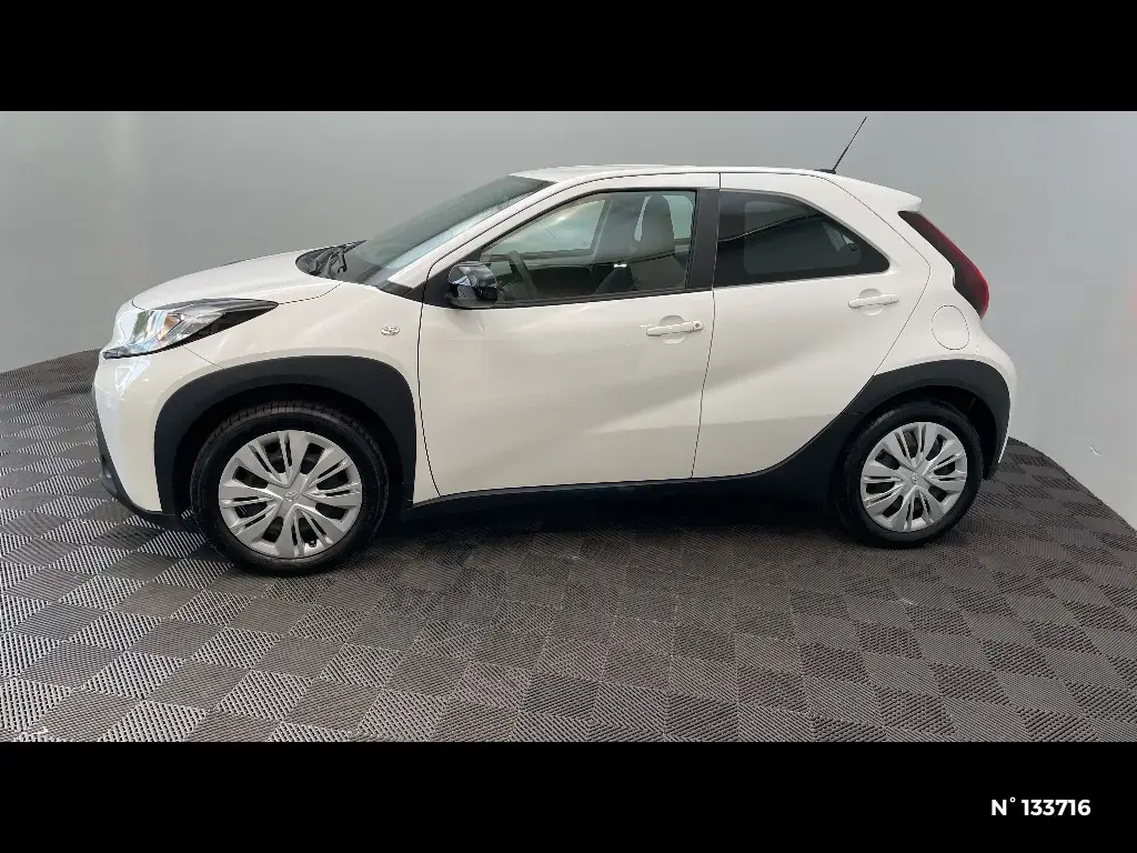 TOYOTA AYGO X - Miniature 4