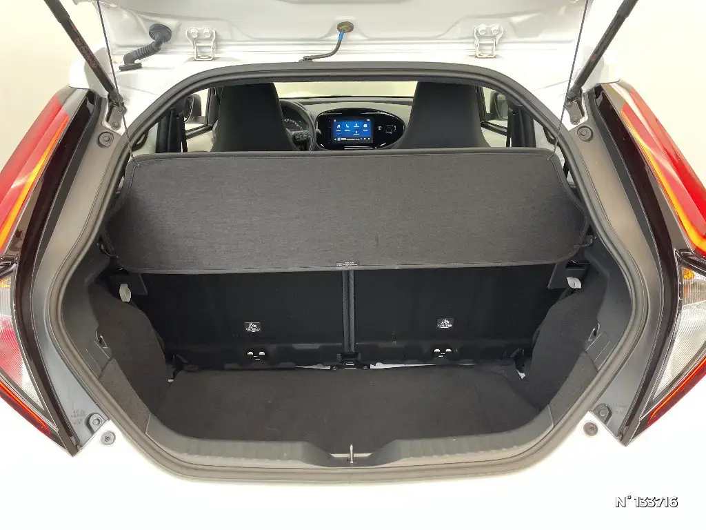 TOYOTA AYGO X - Miniature 10