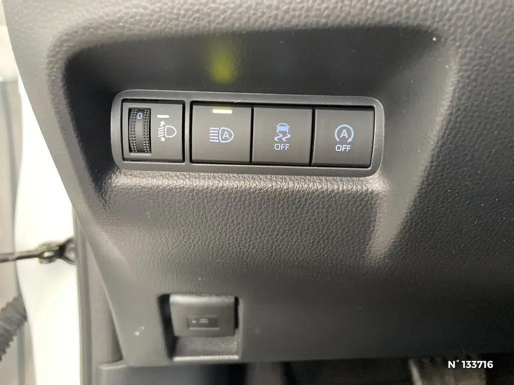TOYOTA AYGO X - Miniature 11