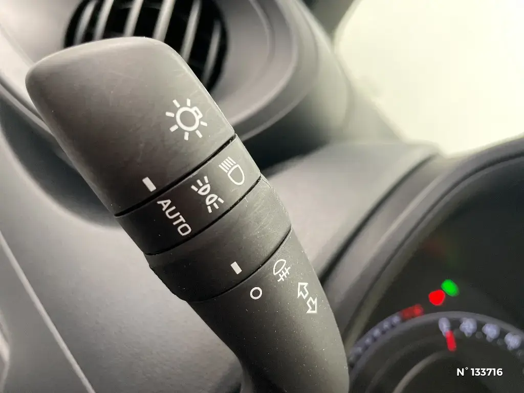 TOYOTA AYGO X - Miniature 15