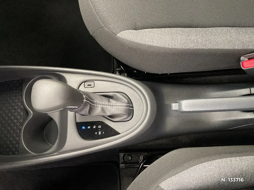 TOYOTA AYGO X - Miniature 17