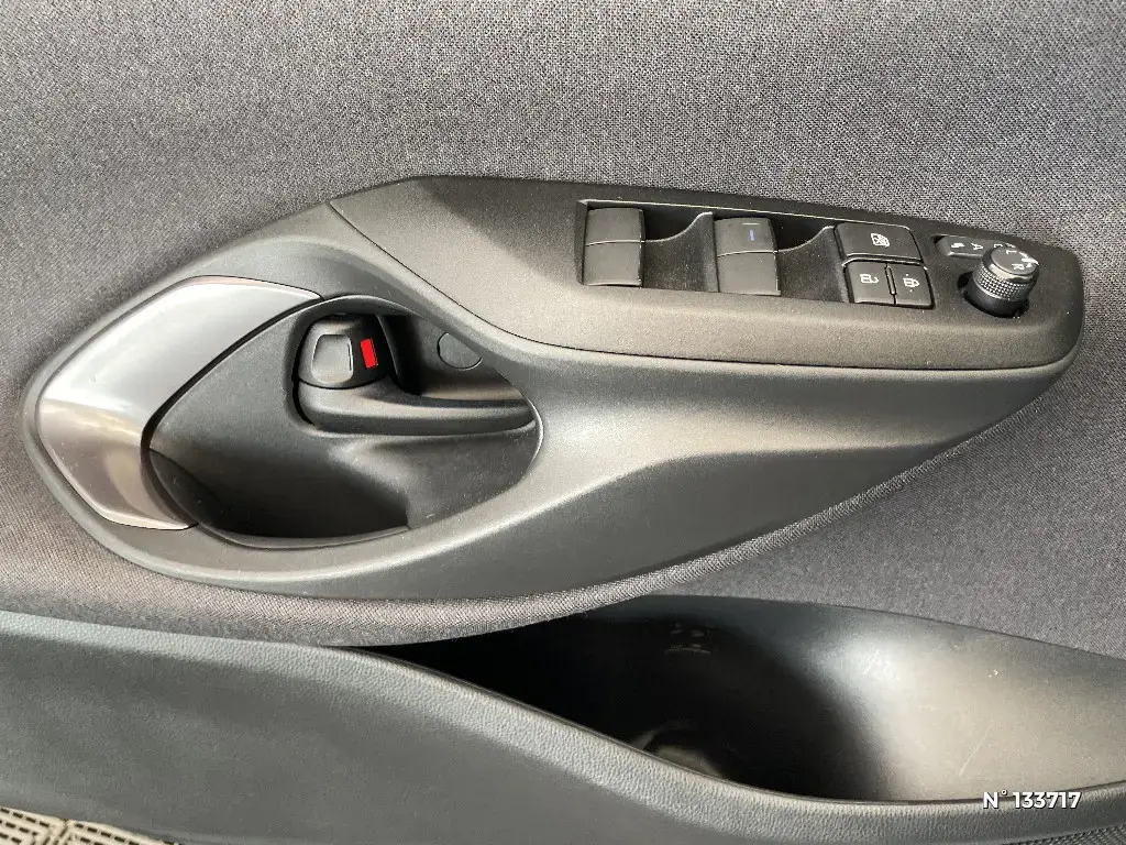 TOYOTA YARIS CROSS I - Miniature 17
