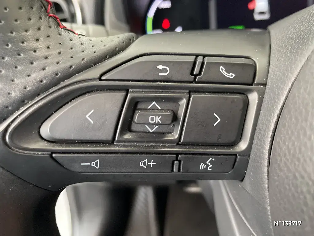 TOYOTA YARIS CROSS I - Miniature 18