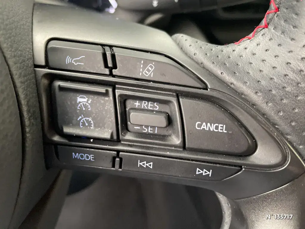 TOYOTA YARIS CROSS I - Miniature 19