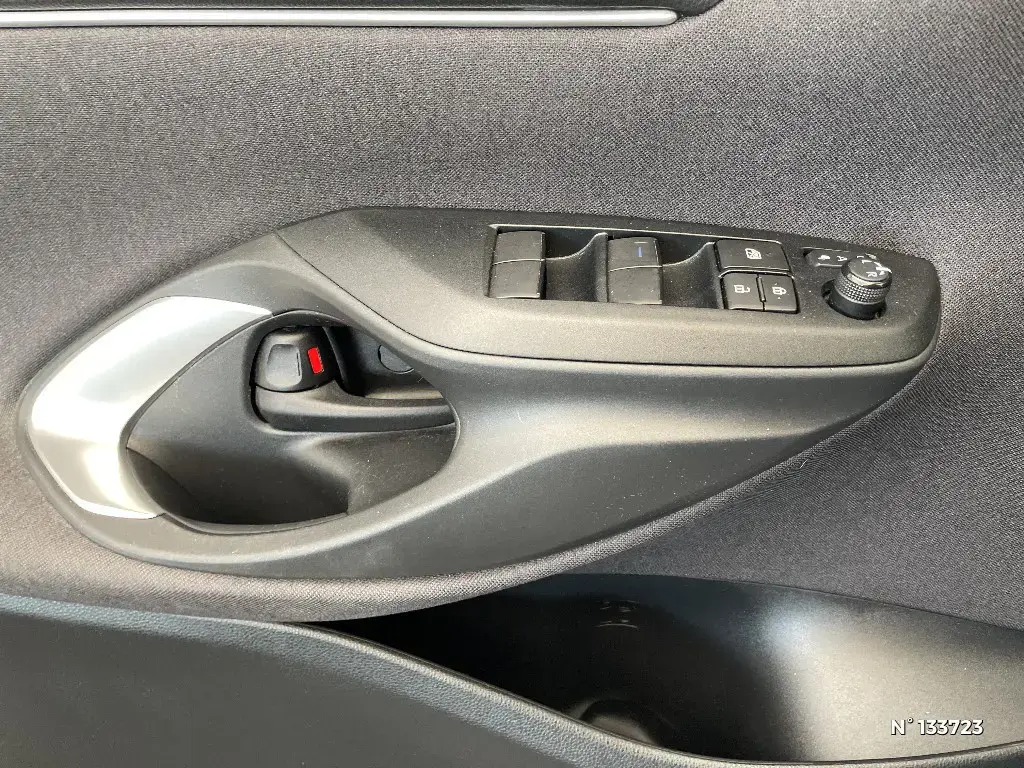 TOYOTA YARIS CROSS I - Miniature 16