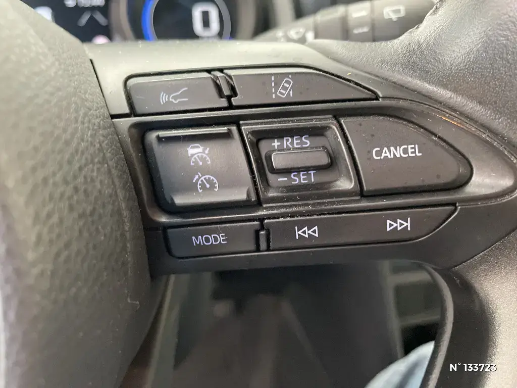 TOYOTA YARIS CROSS I - Miniature 18