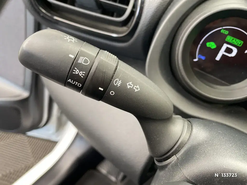 TOYOTA YARIS CROSS I - Miniature 20