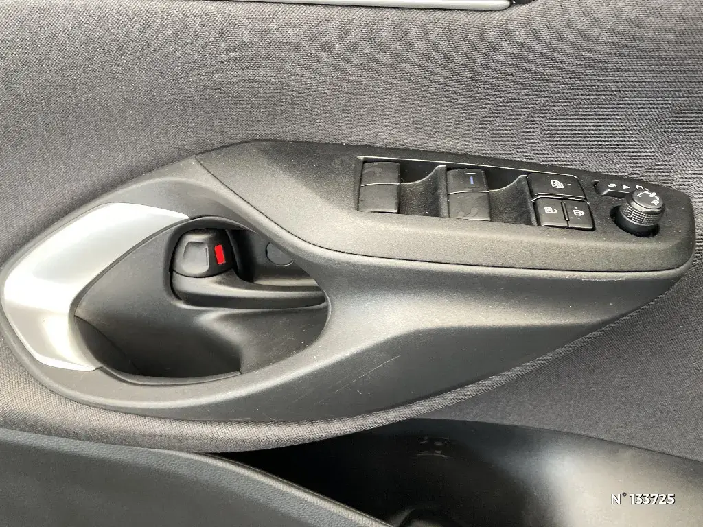 TOYOTA YARIS CROSS I - Miniature 14