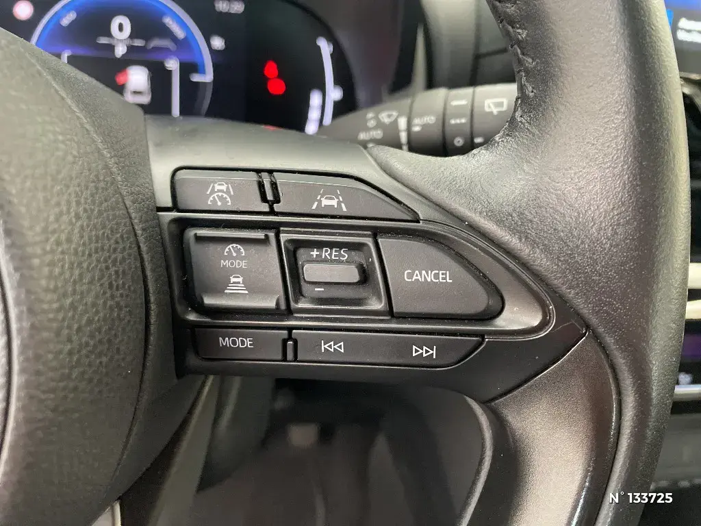 TOYOTA YARIS CROSS I - Miniature 16
