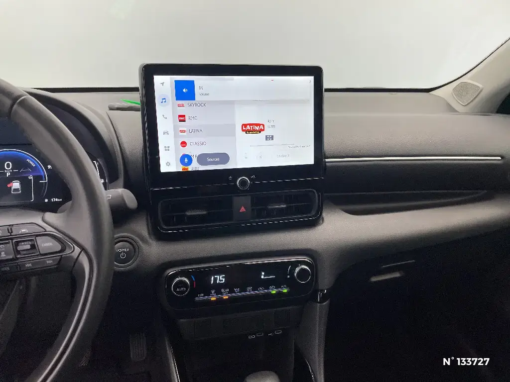 TOYOTA YARIS IV - Miniature 7