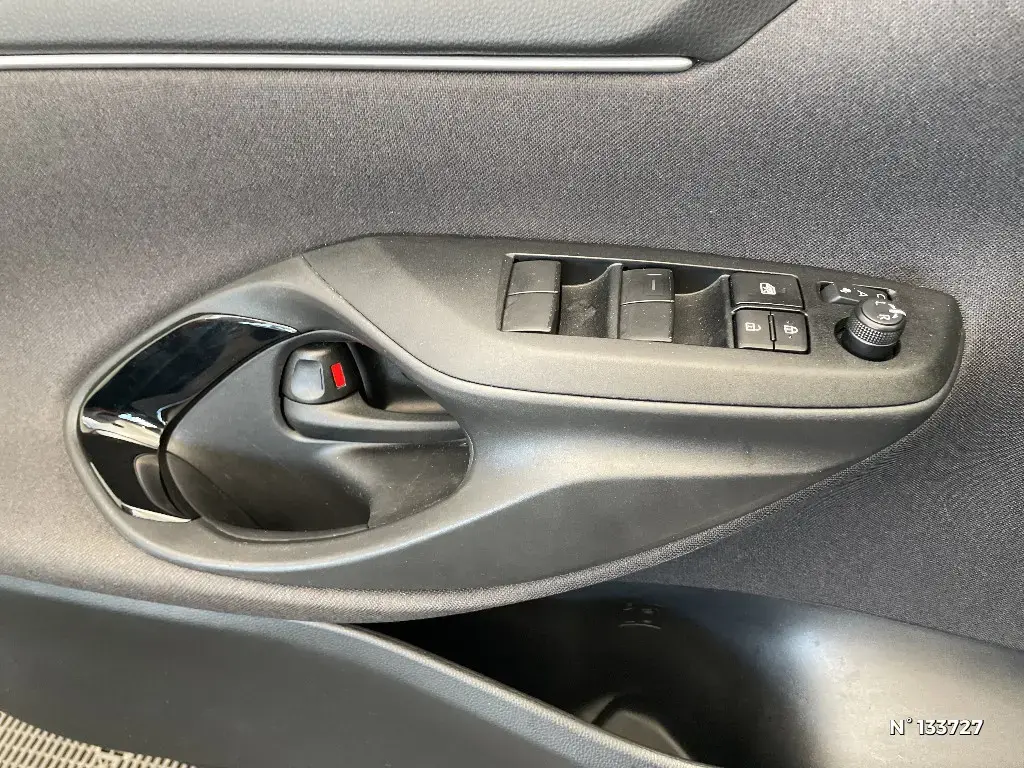 TOYOTA YARIS IV - Miniature 16