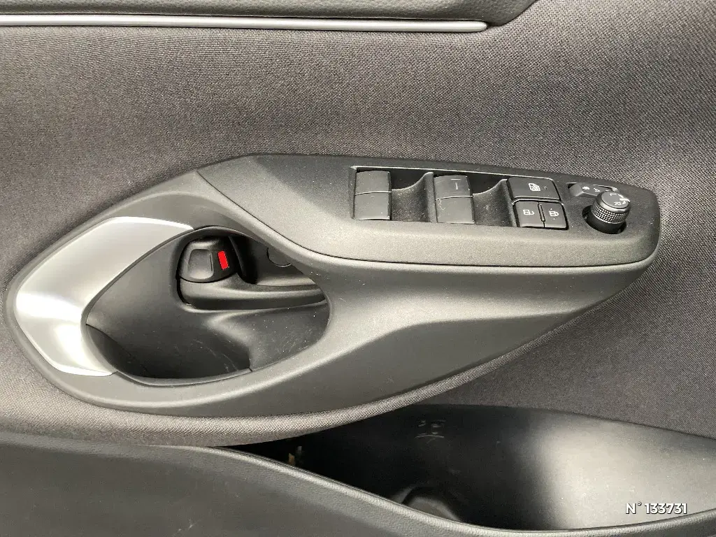 TOYOTA YARIS CROSS I - Miniature 17