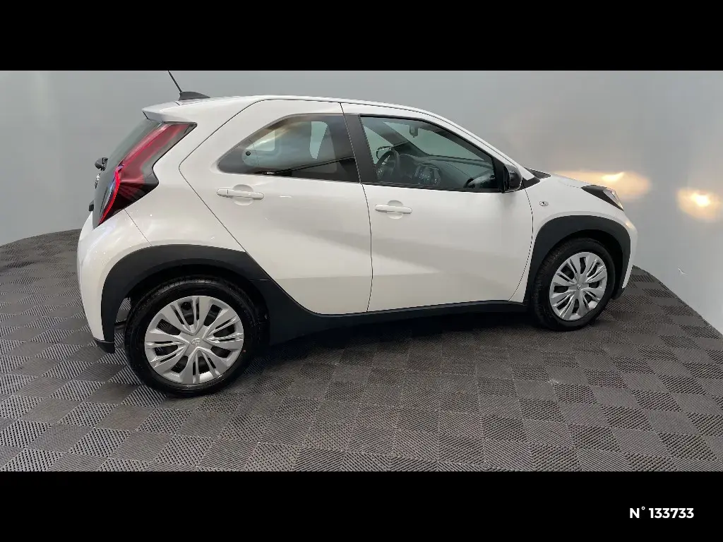 TOYOTA AYGO X - Miniature 3