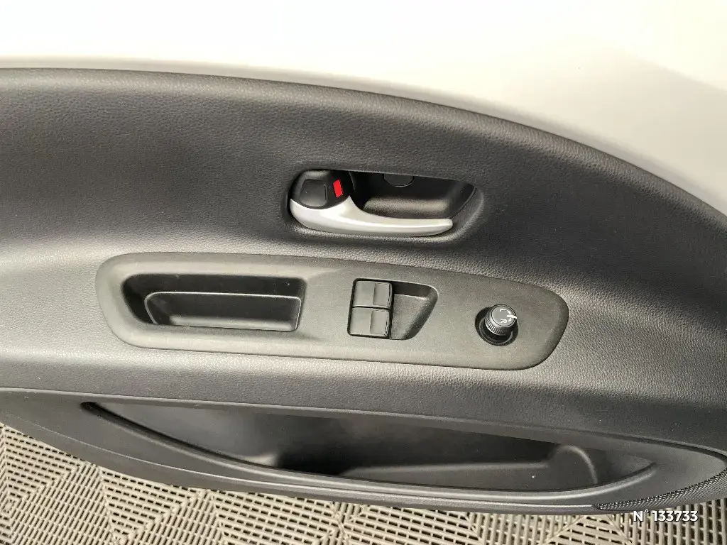 TOYOTA AYGO X - Miniature 12