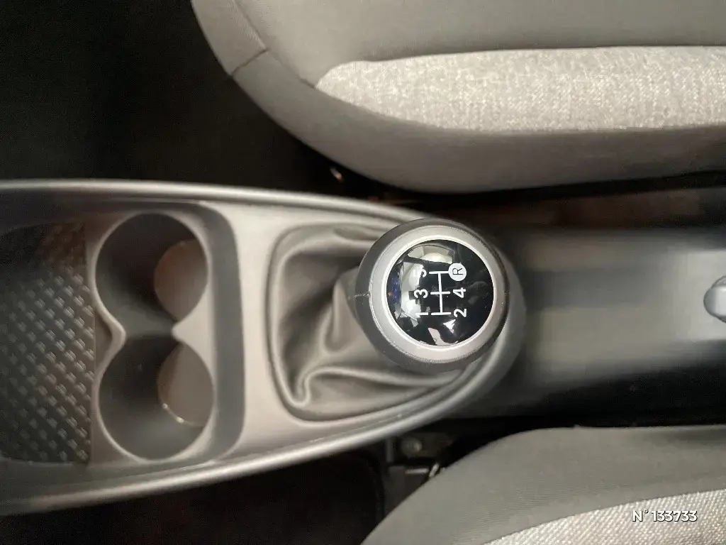 TOYOTA AYGO X - Miniature 17