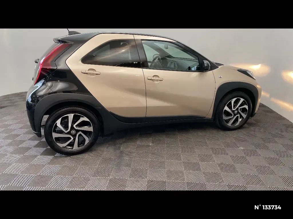 TOYOTA AYGO X - Miniature 3