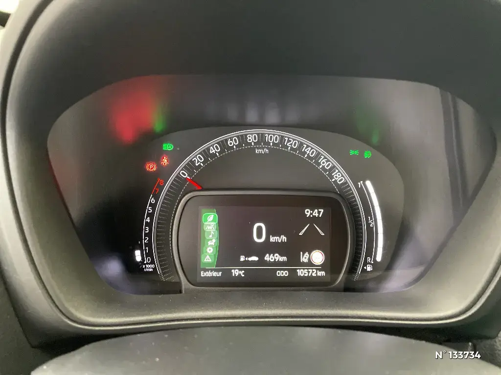 TOYOTA AYGO X - Miniature 8
