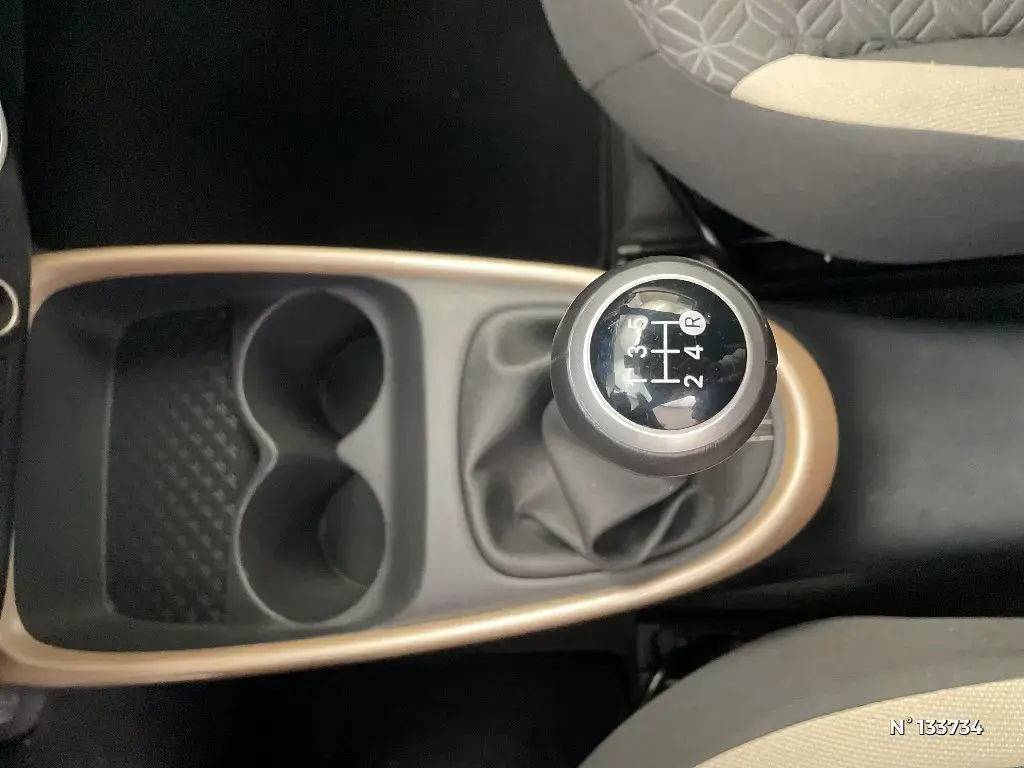 TOYOTA AYGO X - Miniature 17