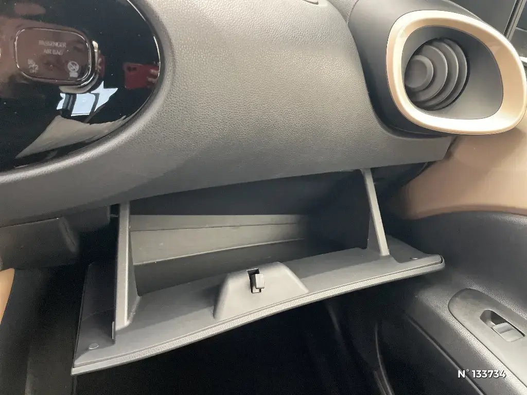 TOYOTA AYGO X - Miniature 23