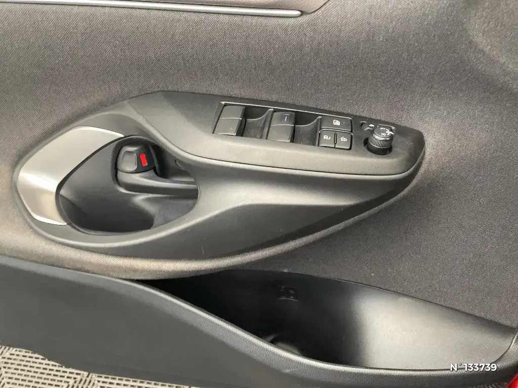 TOYOTA YARIS CROSS I - Miniature 18