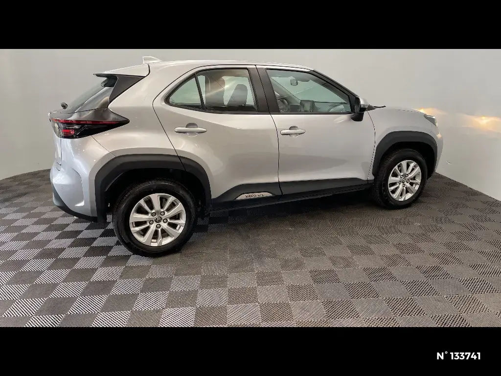 TOYOTA YARIS CROSS I - Miniature 3