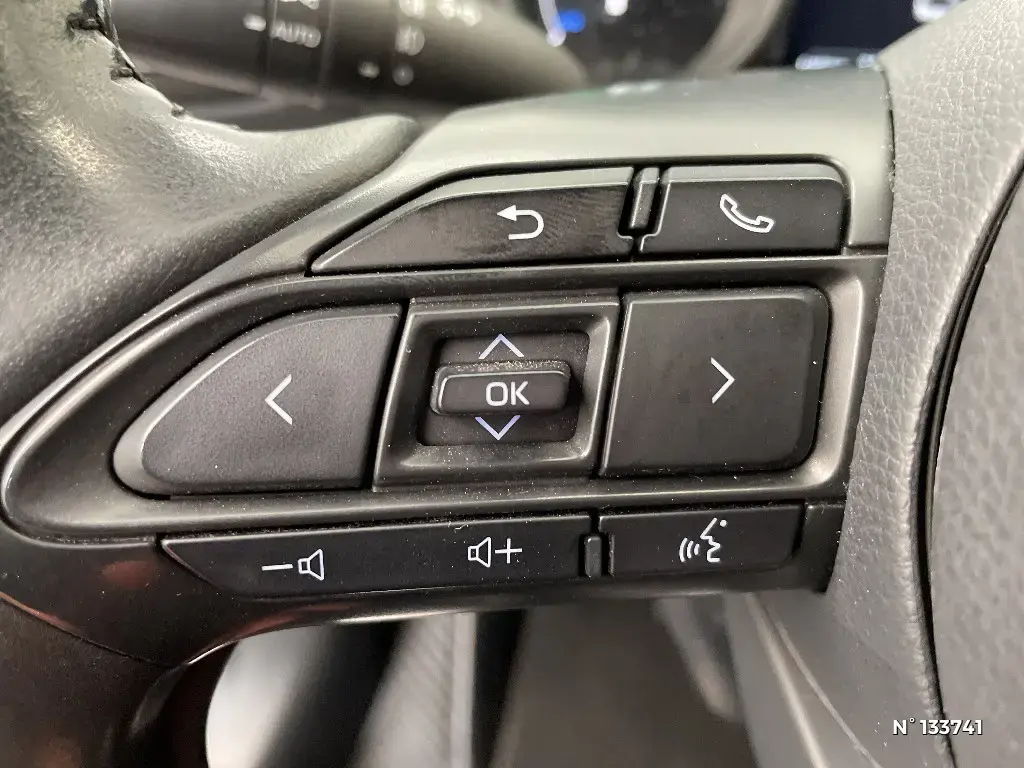 TOYOTA YARIS CROSS I - Miniature 13