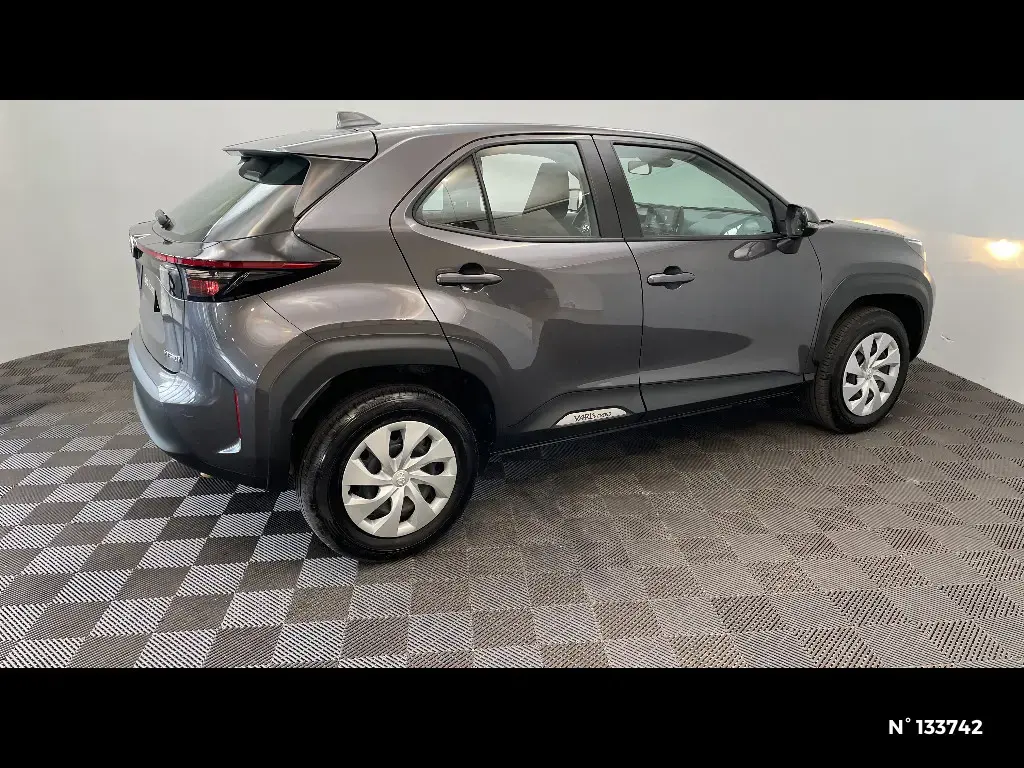 TOYOTA YARIS CROSS I - Miniature 3
