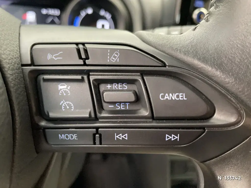 TOYOTA YARIS CROSS I - Miniature 18