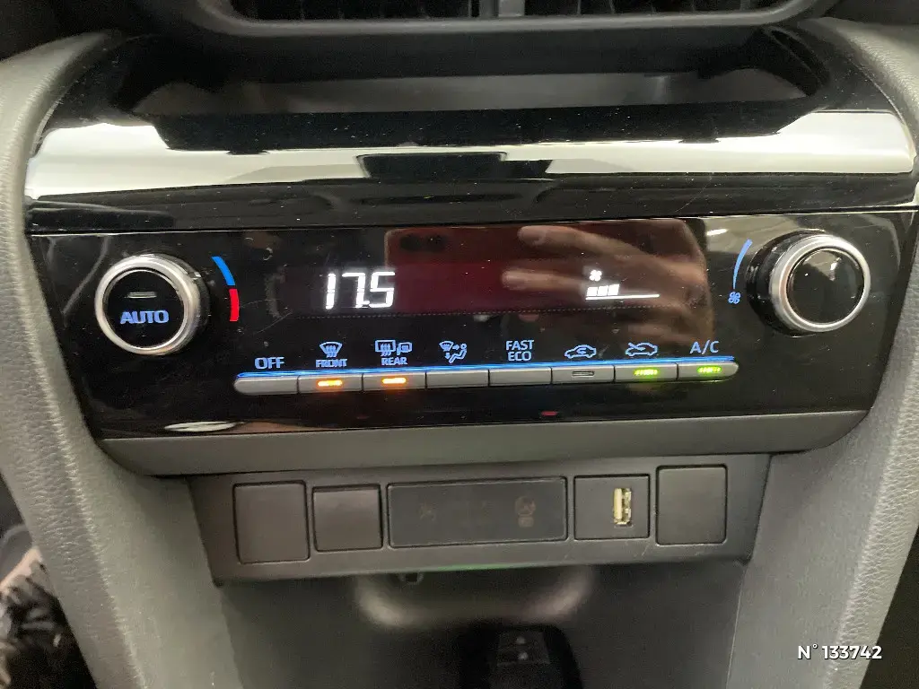TOYOTA YARIS CROSS I - Miniature 21