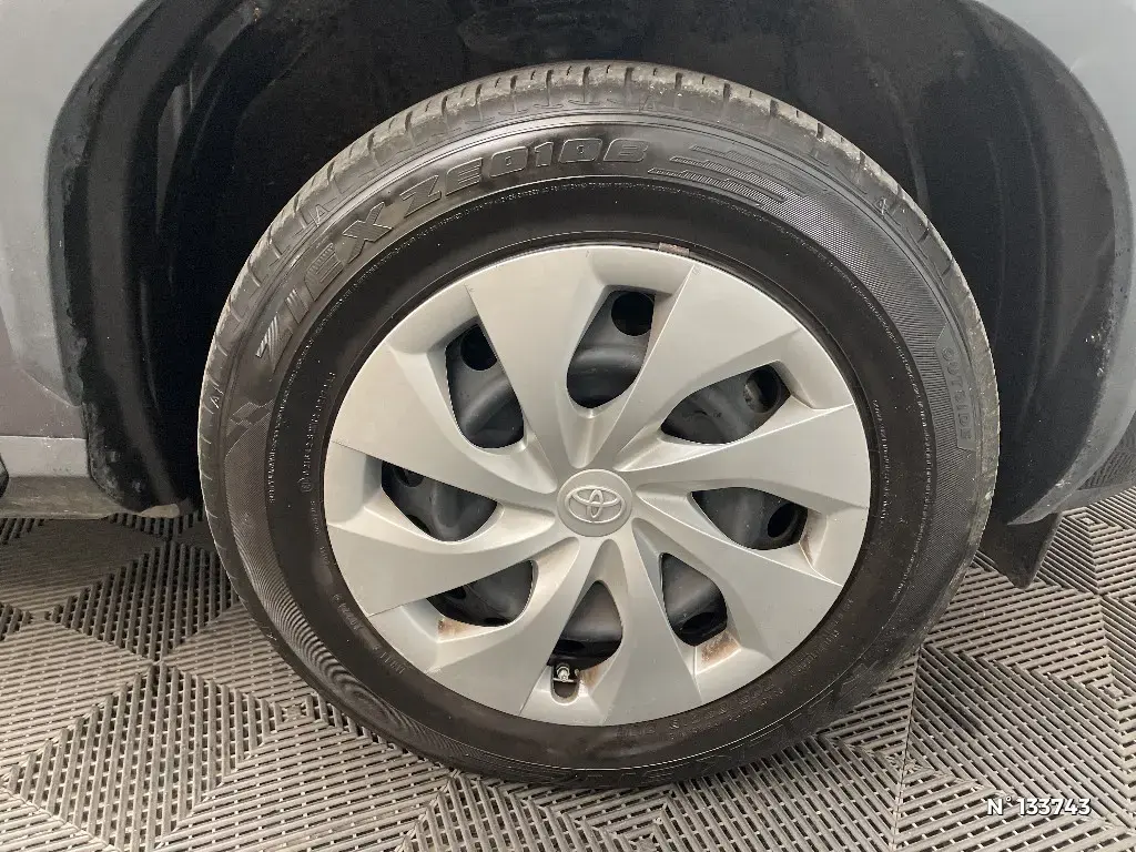 TOYOTA YARIS CROSS I - Miniature 5