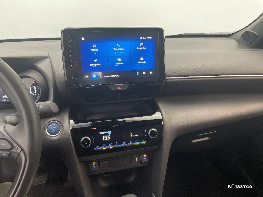 TOYOTA YARIS CROSS I - Miniature 7