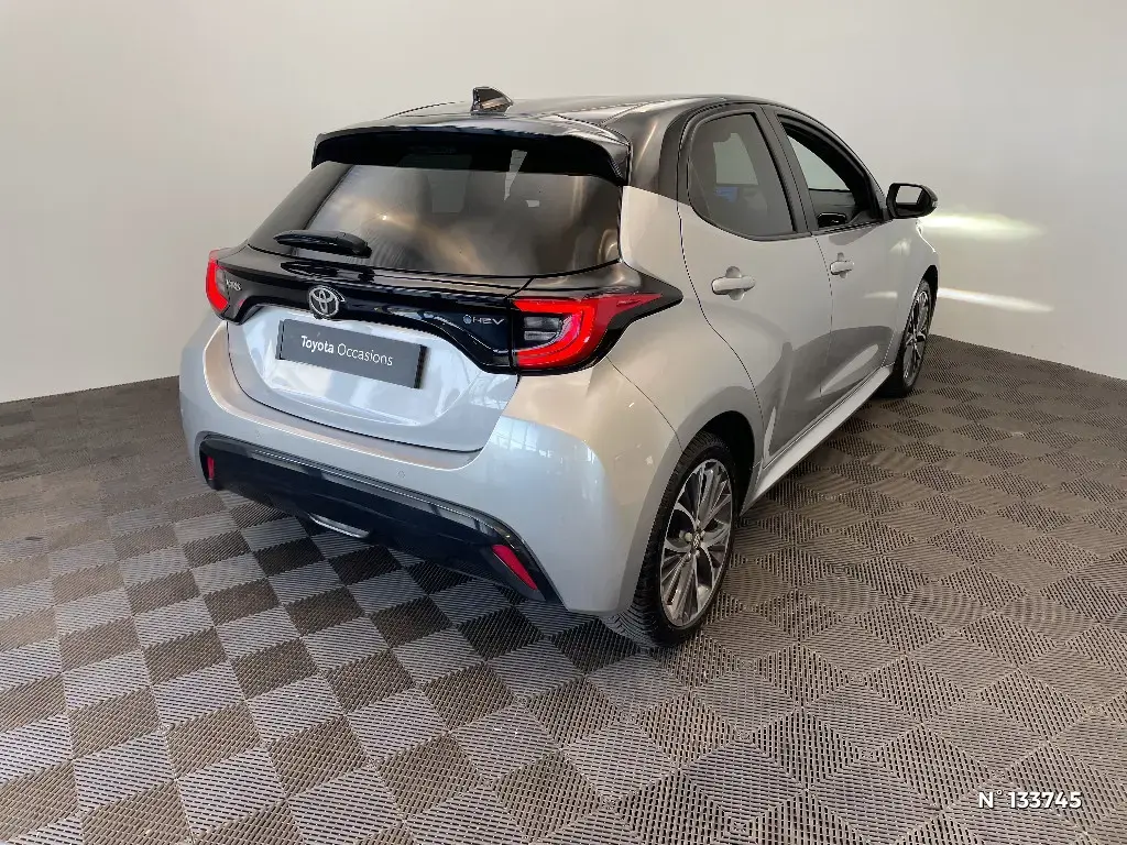 TOYOTA YARIS IV - Miniature 2