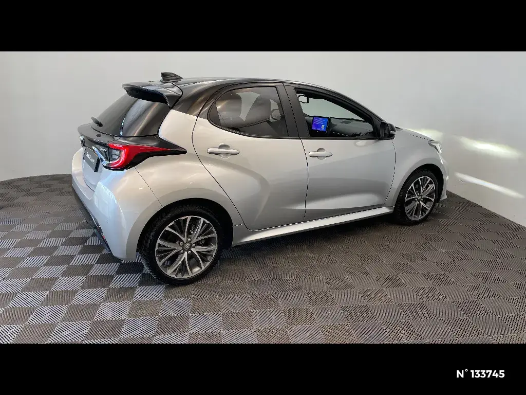 TOYOTA YARIS IV - Miniature 3