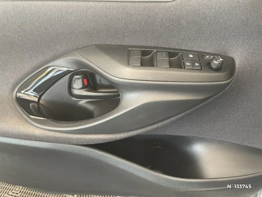 TOYOTA YARIS IV - Miniature 16