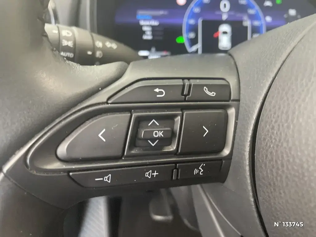 TOYOTA YARIS IV - Miniature 17