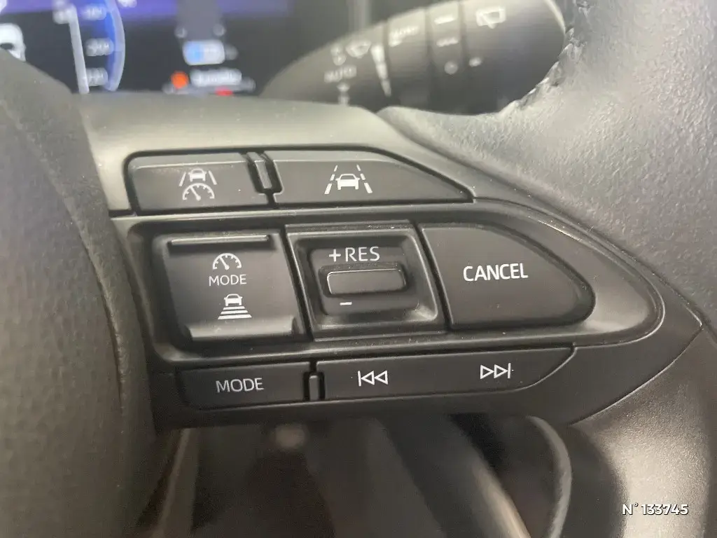 TOYOTA YARIS IV - Miniature 18