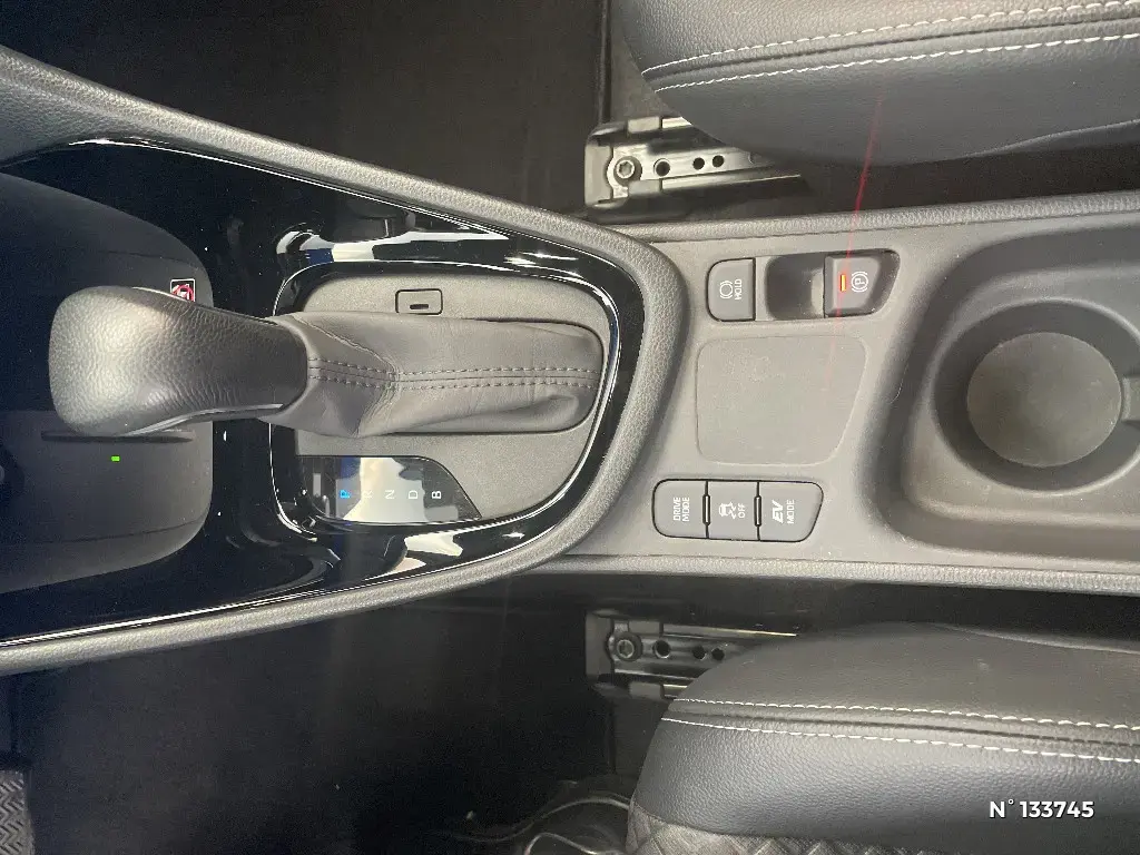 TOYOTA YARIS IV - Miniature 21