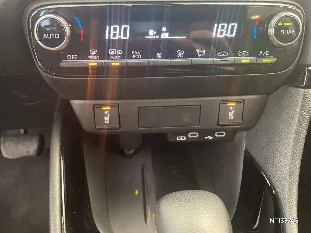 TOYOTA YARIS IV - Miniature 22