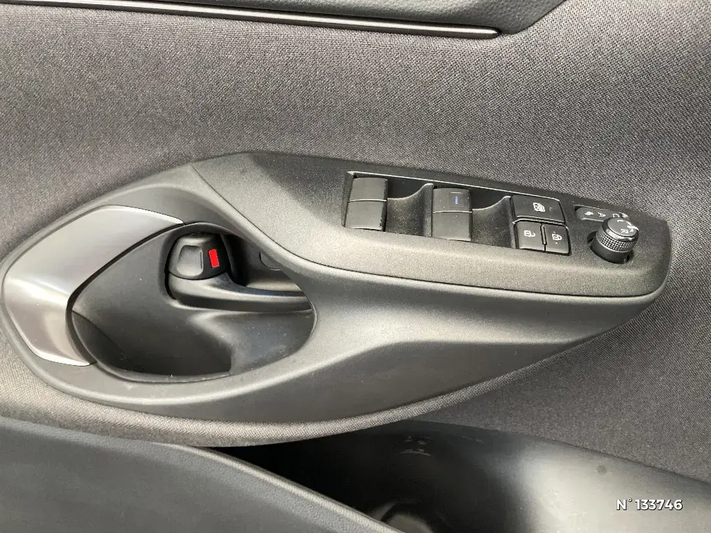 TOYOTA YARIS CROSS I - Miniature 17