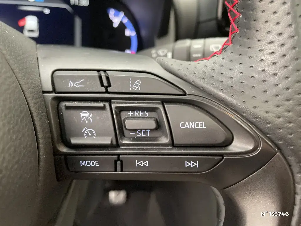 TOYOTA YARIS CROSS I - Miniature 19