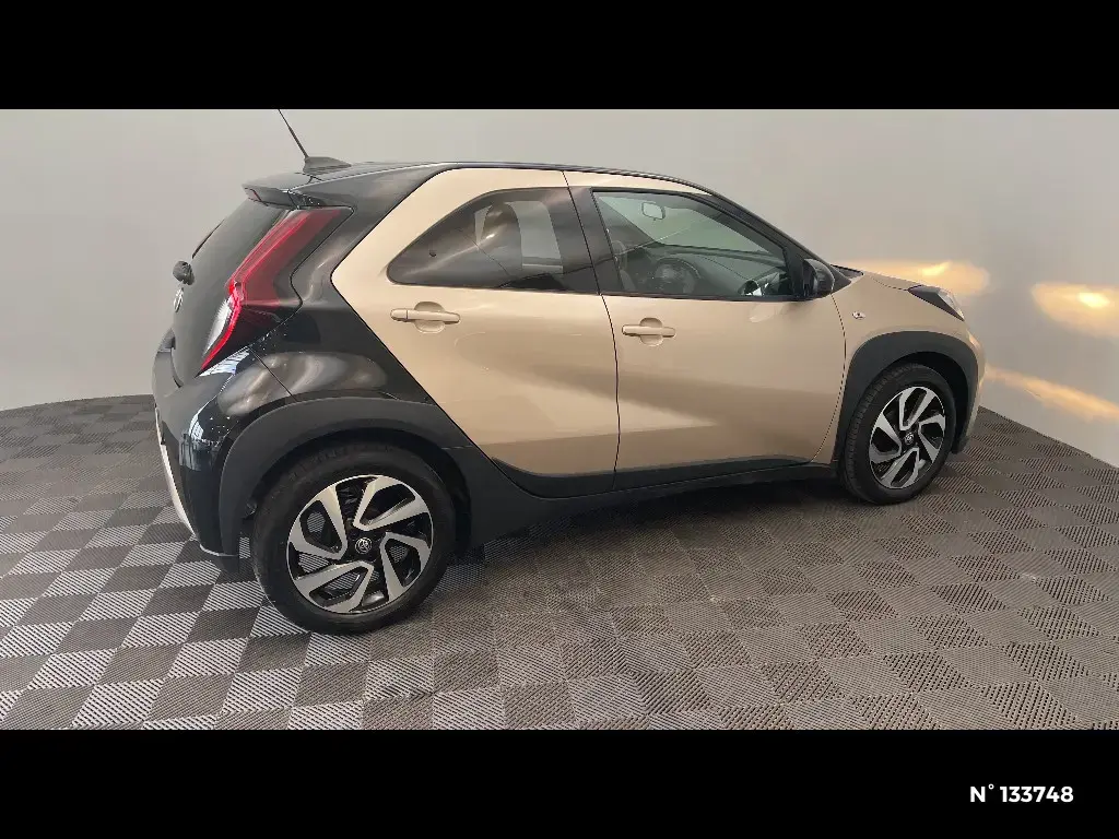 TOYOTA AYGO X - Miniature 3