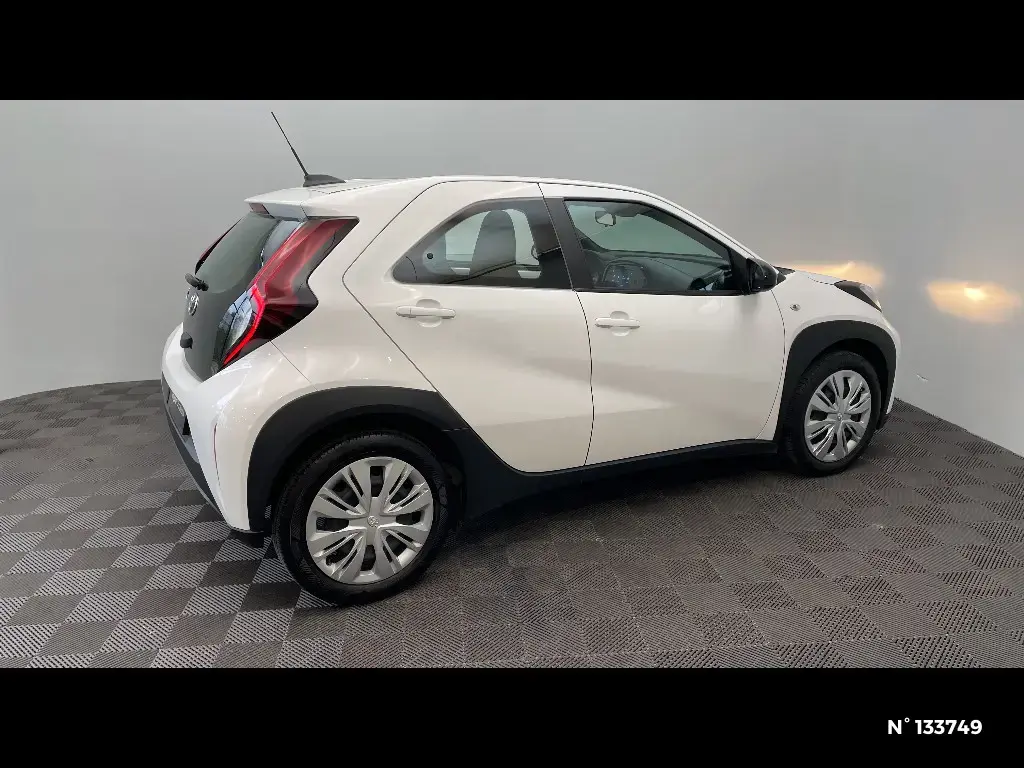 TOYOTA AYGO X - Miniature 3