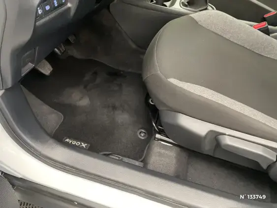 TOYOTA AYGO X - voiture d'occasion - Photo 28