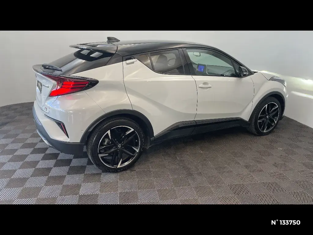 TOYOTA C-HR - Miniature 3