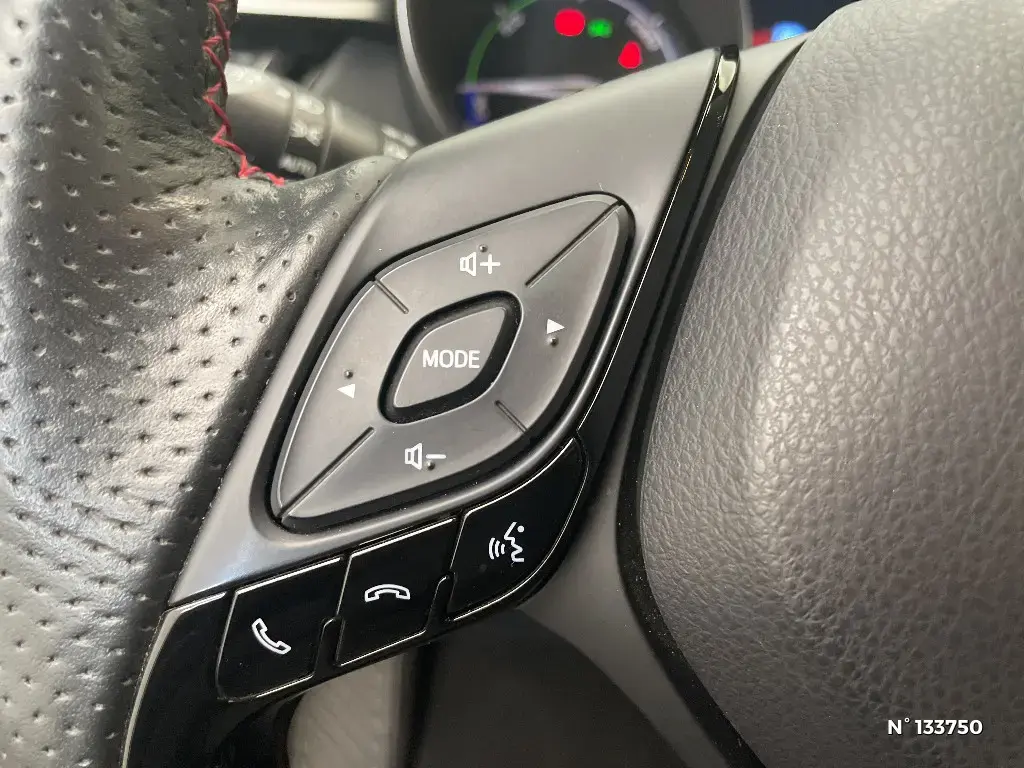 TOYOTA C-HR - Miniature 18