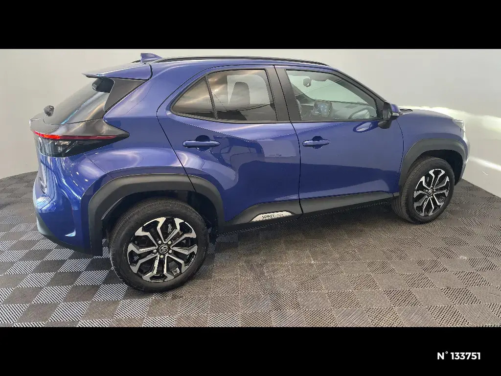 TOYOTA YARIS CROSS I - Miniature 3